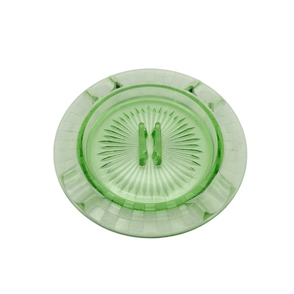 Vintage 1930s Hazel Atlas Uranium Vaseline Glass Ash Tray, 6 inches - Picture 1 of 6